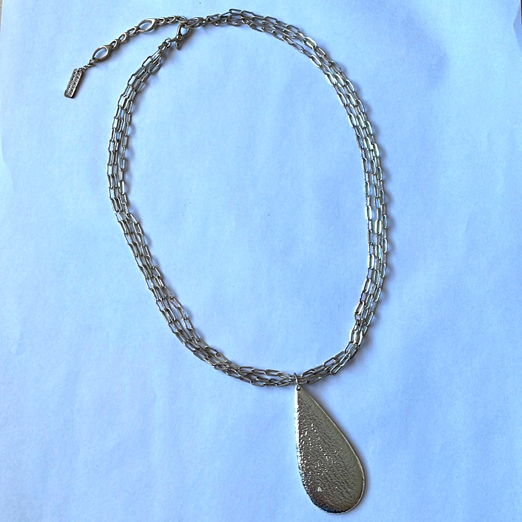 Necklace Laundry By Shelli Segal 10$